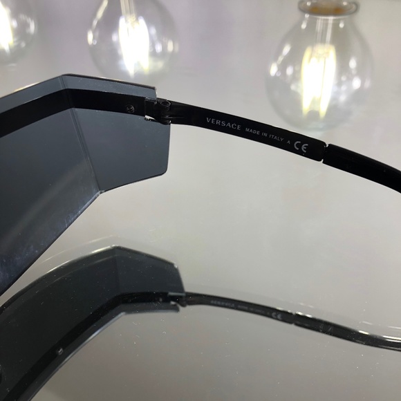 BLACK VERSACE LIMITED EDITION VISOR SUNGLASSES - Picture 6 of 6